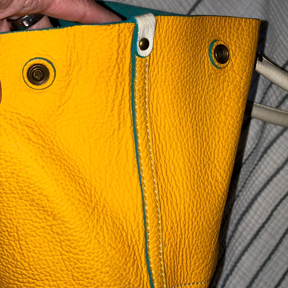 Small leather tote. - Picture 5 of 10